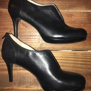 Nine West ankle booties size 8